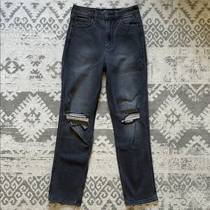 Hollister Ultra High-Rise Mom Jeans in washed black NWOT